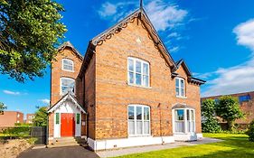 Supersized Studio In Chester
